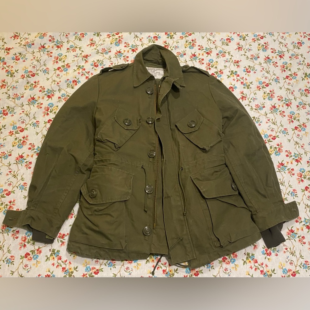 Vintage women’s army issued coat, 1984, size M, like new!!